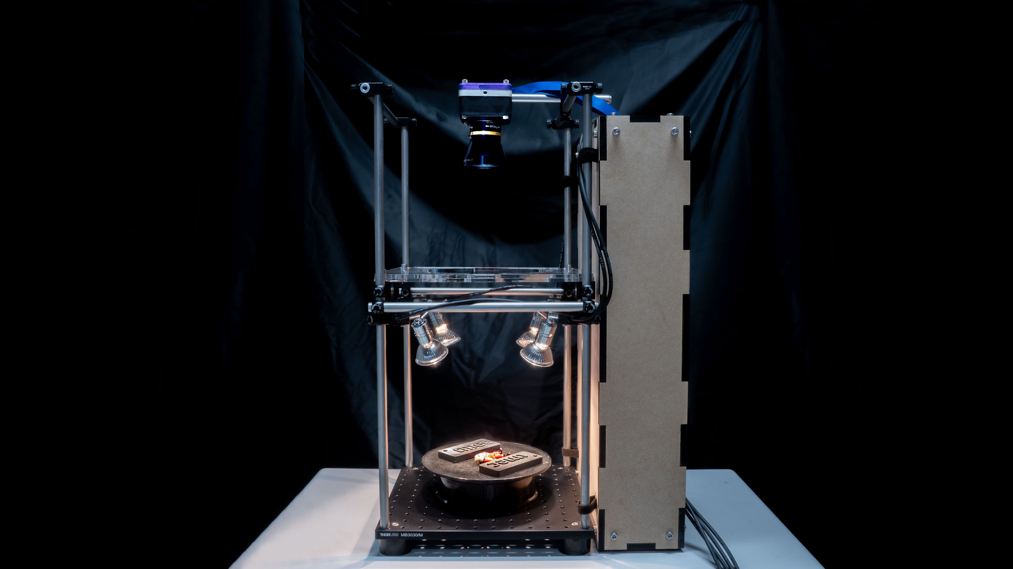 Imecs camera-geïntegreerde demonstratieopstelling van een SWIR-beeldsensor bestaande uit een dunnefilm-fotodetector aangebracht op een Si-CMOS-uitleescircuit.