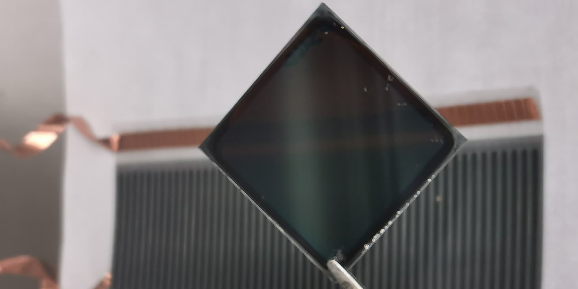 Semitransparent-Perovskite-cell-above-CIGS-cell