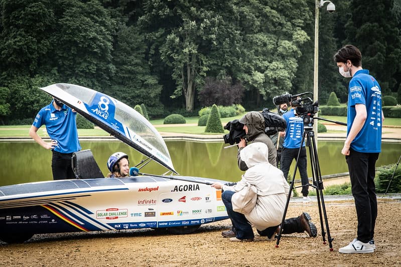 Persaankondiging van de BluePoint Atlas, de KU Leuven Agoria prototype wagen die deelneemt aan de 2021 Solar Challenge in Marokko. (foto ©KU Leuven)