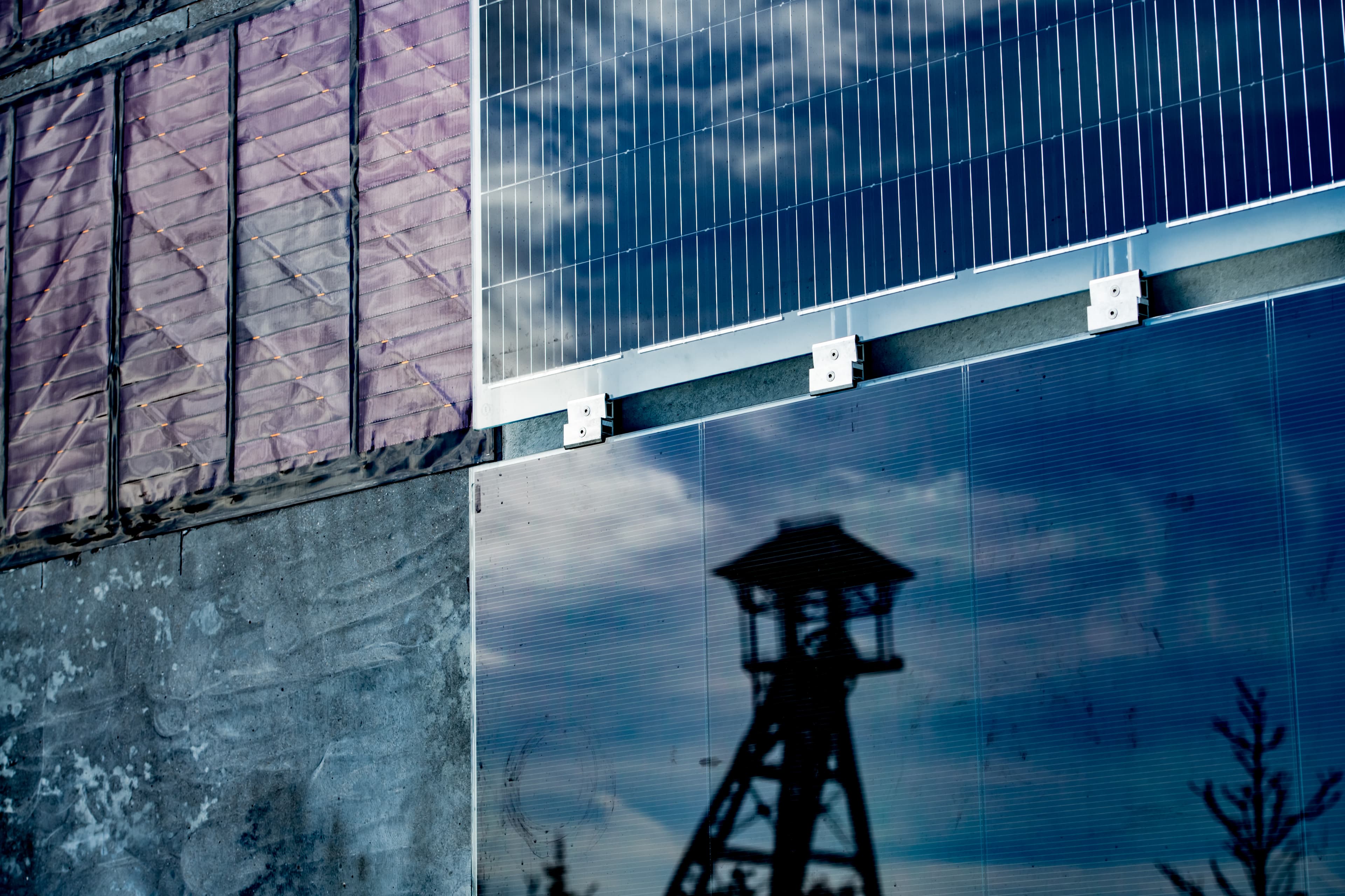 Geluidsscherm met geïntegreerde zonnepanelen